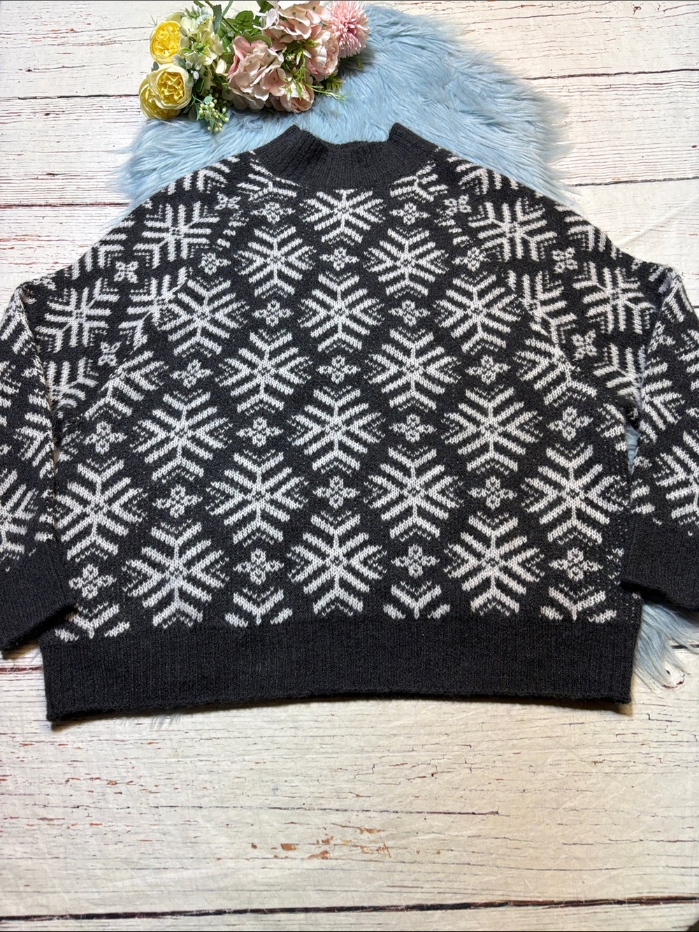 NWT Old Navy Charcoal and White Snowflake Wool Blend Mockneck Sweater sz XL